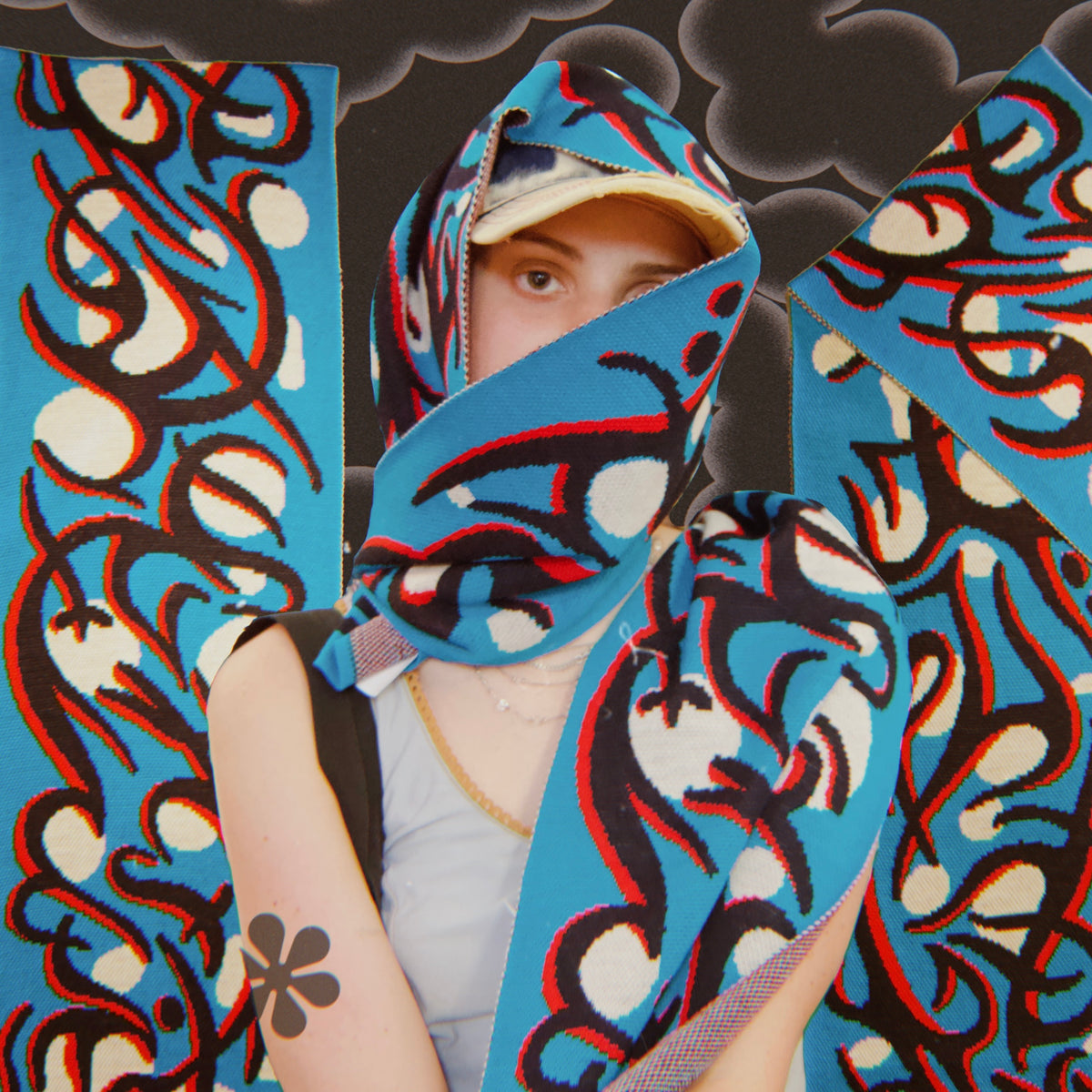 'Criminal Coral' pure woollen scarf